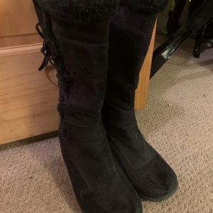 Black winter boots